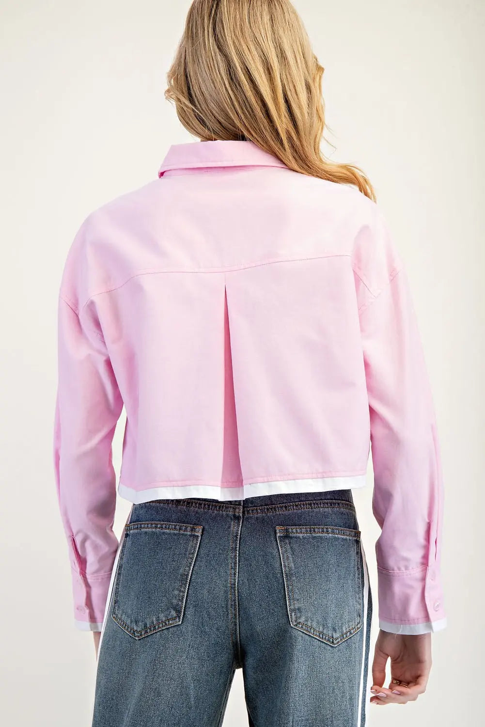 Cropped Button Down Shirt with a Collared Neckline Pink