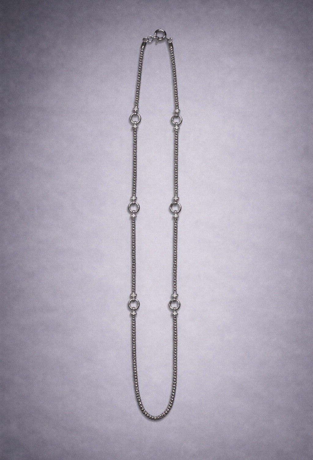 One hoop / one tone long necklace