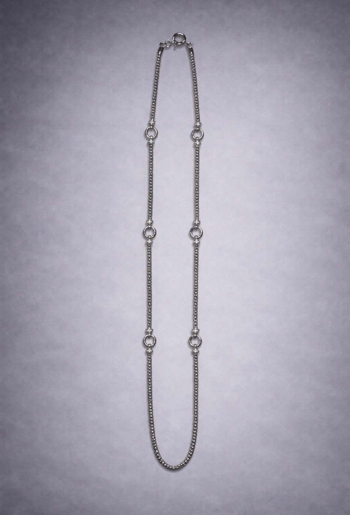 One hoop / one tone long necklace