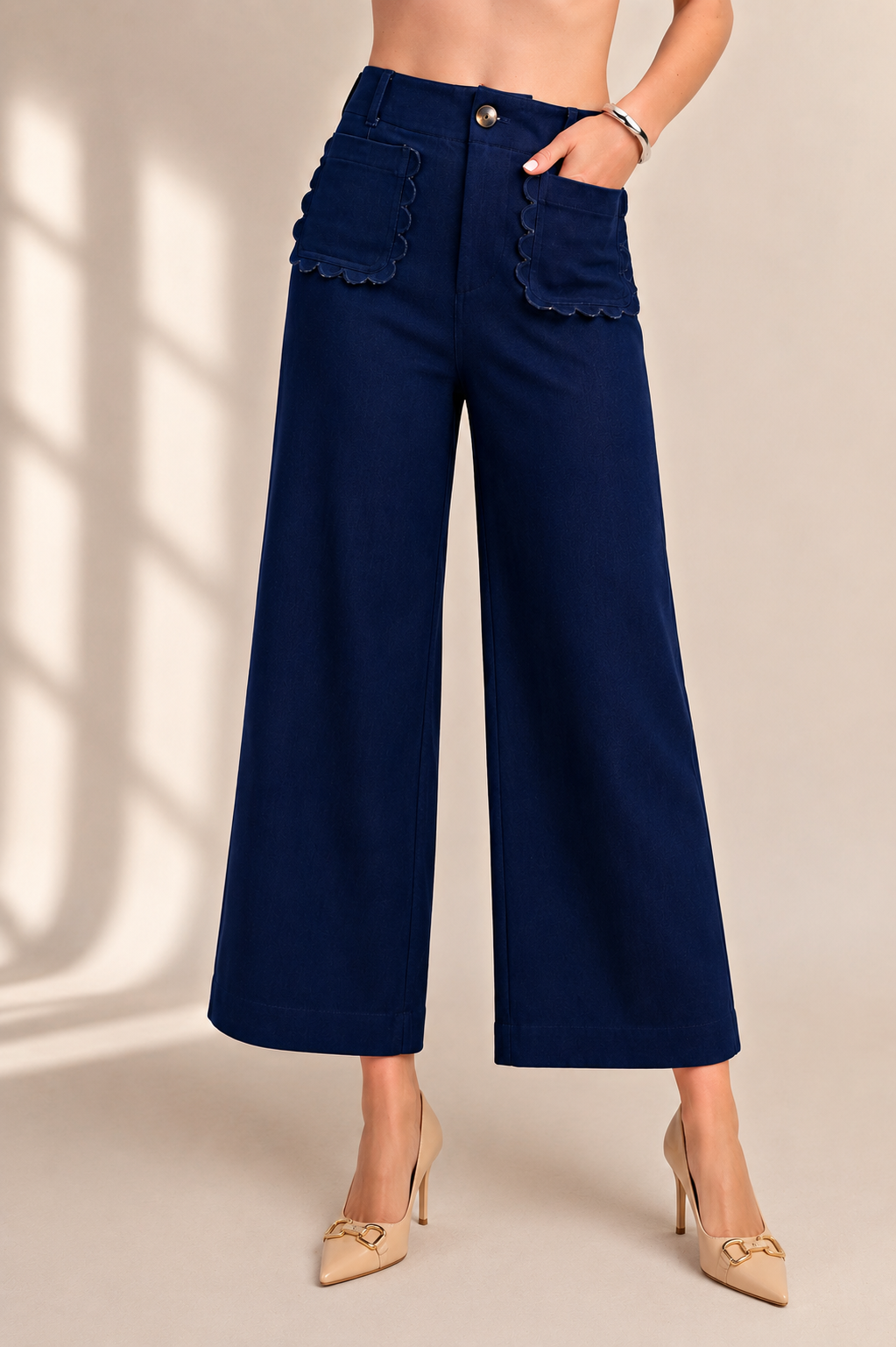 Cropped Scallop Pocket Wide-Leg Pants